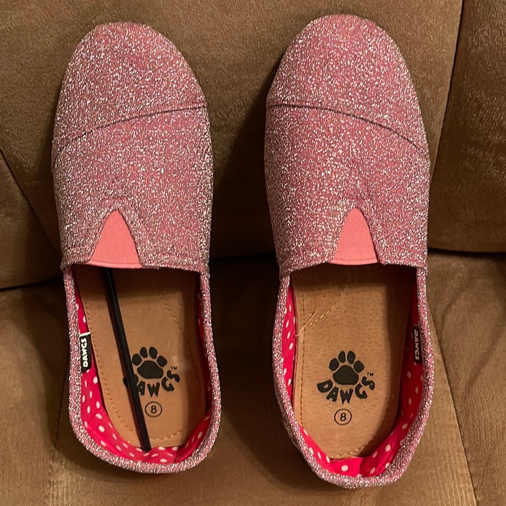 Womens size 8 Dawgs
